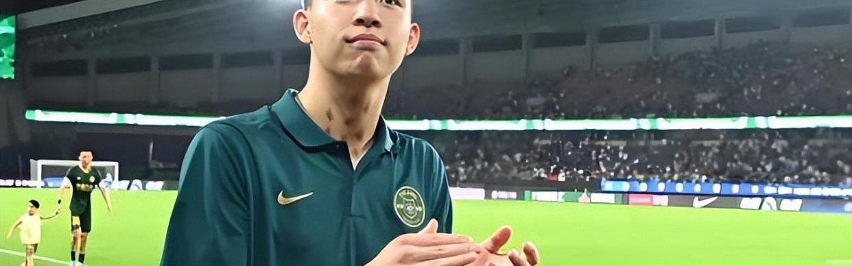 皇冠体育-他原本是上港本土后腰位置离队第一热门，如今却还没走，引发热议