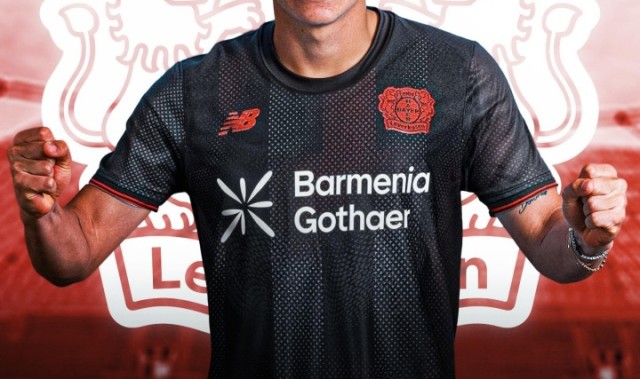 记者：尽管没有买断权，但药厂对明夏永久签下埃切维里持乐观态度