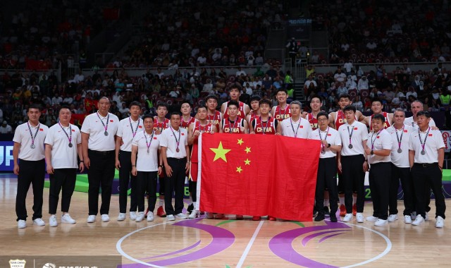 媒体人：只要上下一心 团结一致 亚洲这些球队谁能撼动中国男篮？