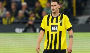 皇冠体育网址-图片报：多特中卫聚勒小腿肌肉拉伤，预计伤缺两个月时间