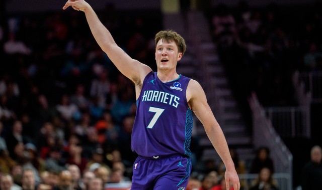 皇冠体育-再接再厉！克尼佩尔连续15场命中2+记三分 刷新新秀历史纪录