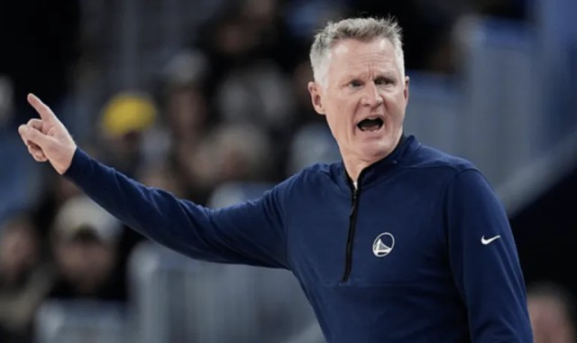 科尔谈对手提速：所有球队都在提，不是因为我们老而被针对