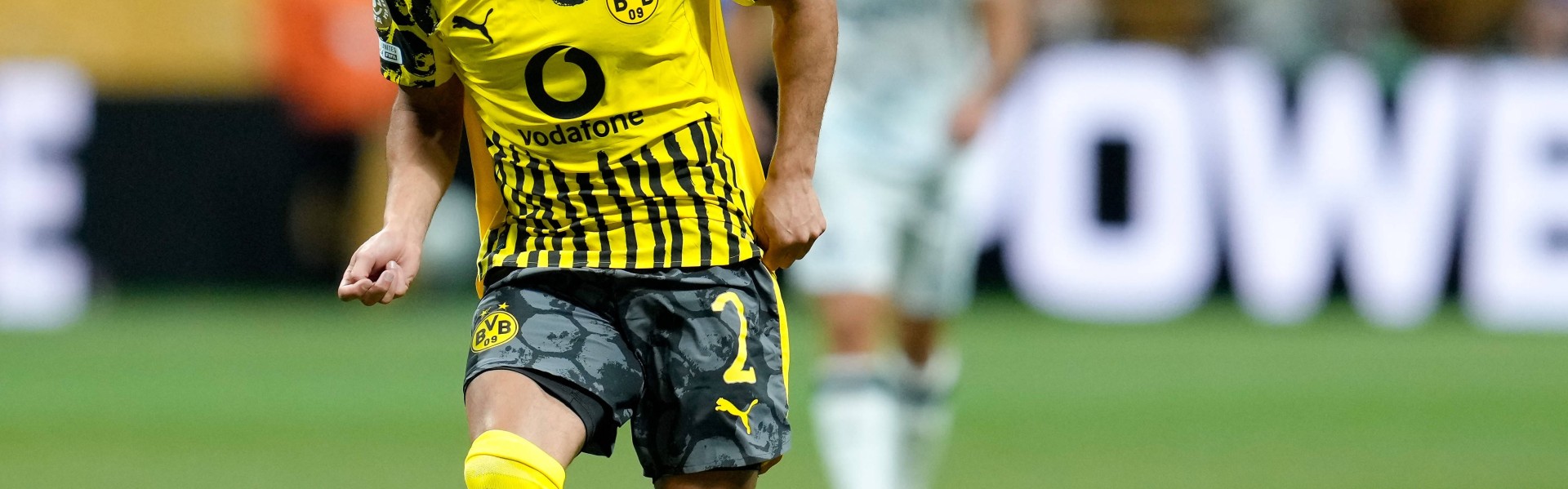 逃过一劫！德天空：扬-库托未伤及十字韧带，恢复顺利周末可复出