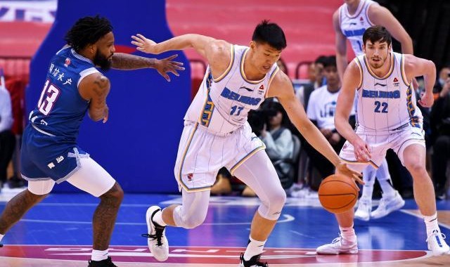 季后赛名额争夺战白热化，五支球队抢最终三个席位